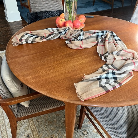 The iconic Burberry scarf. Measurements 28 by  84 inches. - Picture 3 of 5